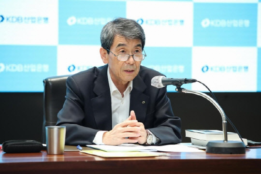 이동걸 산업은행 회장이 사의 표명 의사를 밝히고 그동안의 소회를 말했다. 산업은행 제공